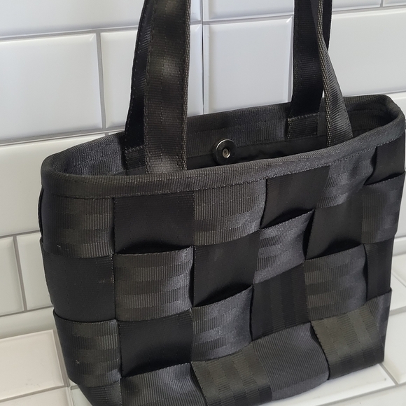 THE ORIGINAL SEATBELT BAG Small Tote Color Black Magnetic Closure  - Picture 4 of 6